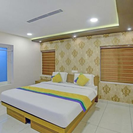Treebo Trip Majestic Inn Thampanoor Thiruvananthapuram Екстер'єр фото