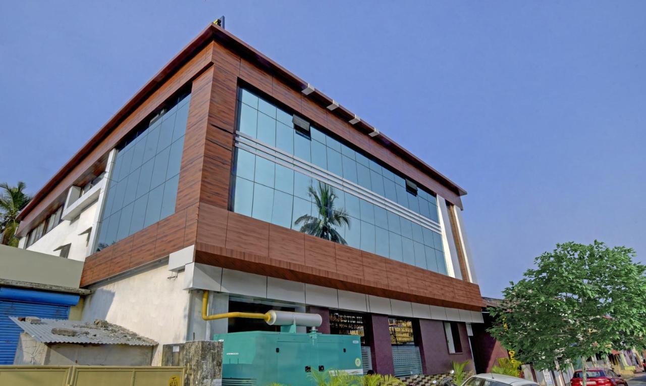 Treebo Trip Majestic Inn Thampanoor Thiruvananthapuram Екстер'єр фото