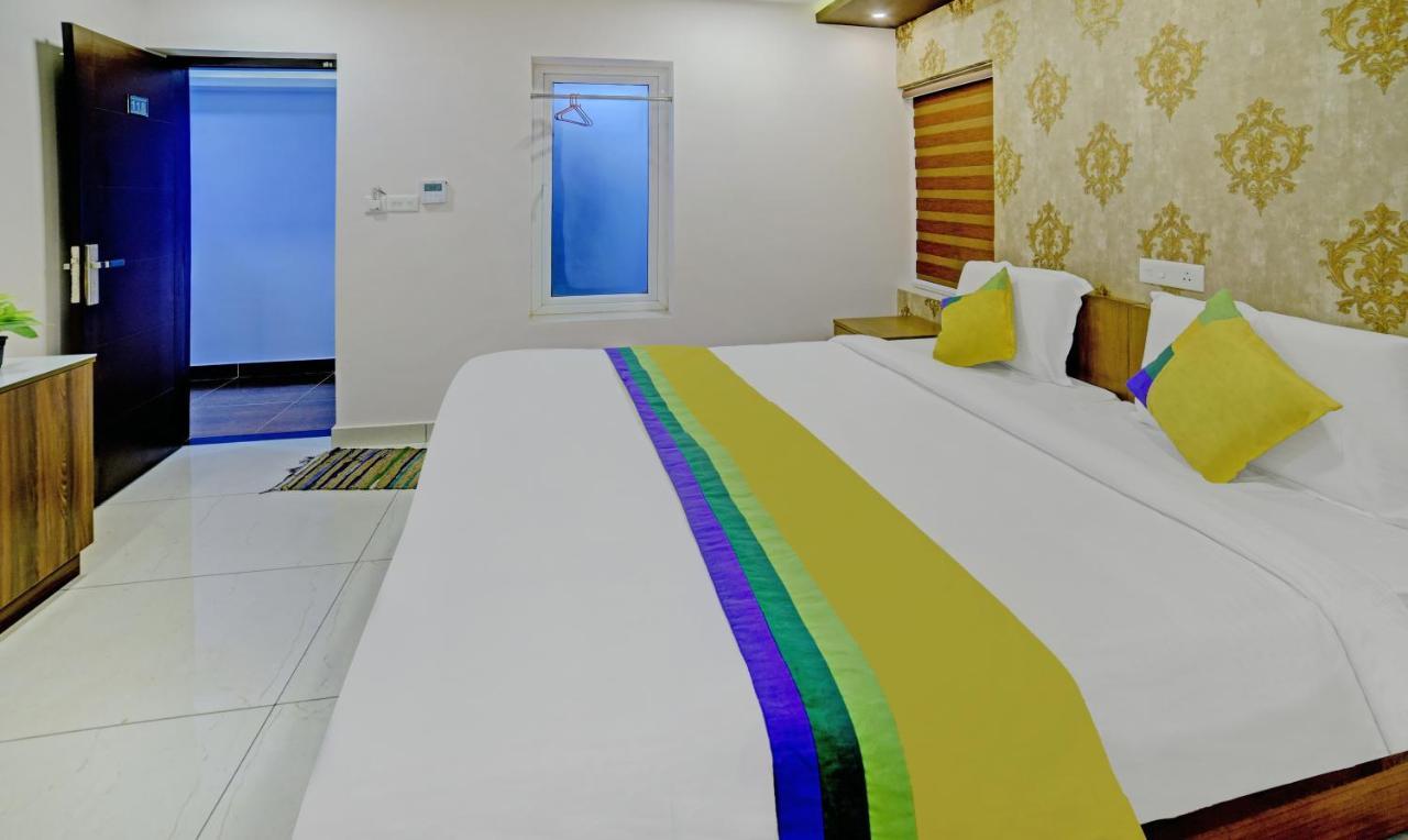 Treebo Trip Majestic Inn Thampanoor Thiruvananthapuram Екстер'єр фото