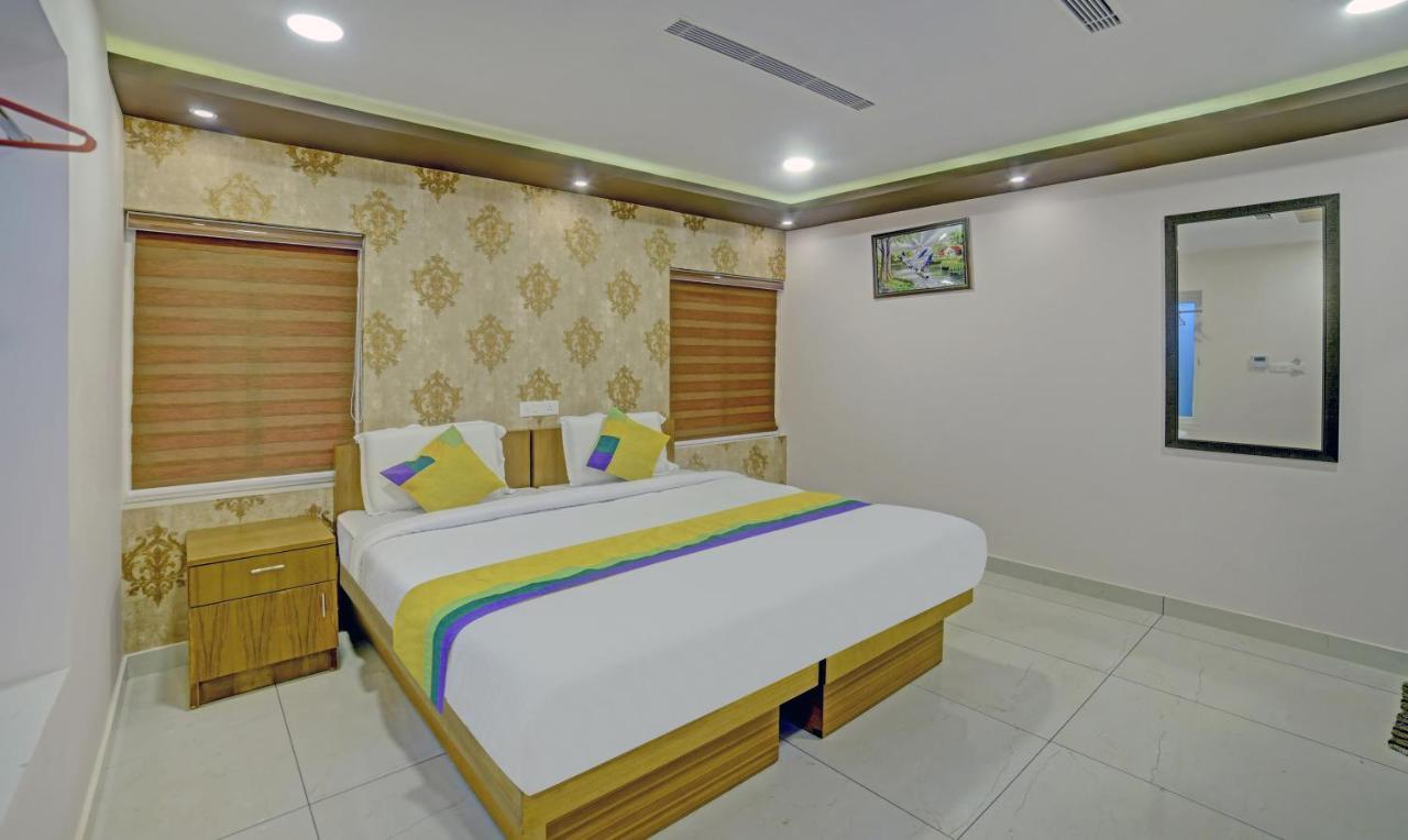 Treebo Trip Majestic Inn Thampanoor Thiruvananthapuram Екстер'єр фото