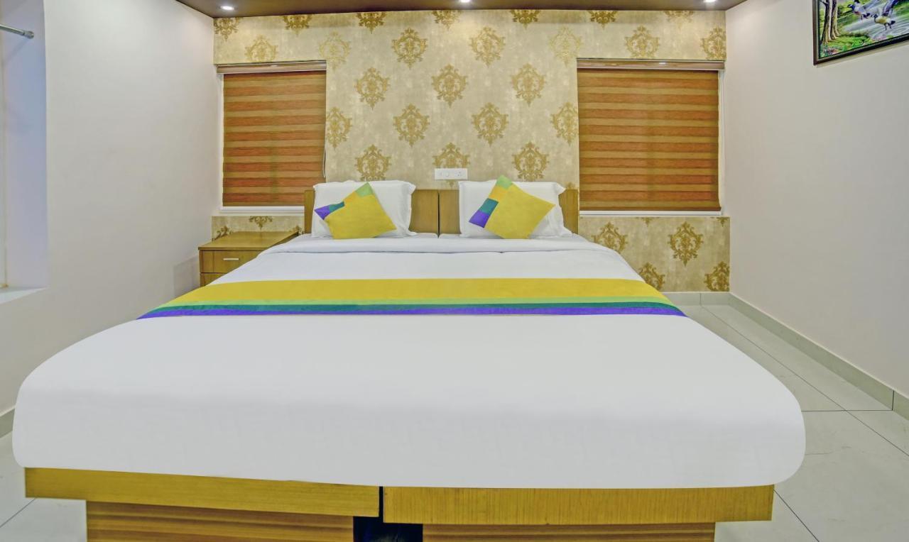 Treebo Trip Majestic Inn Thampanoor Thiruvananthapuram Екстер'єр фото