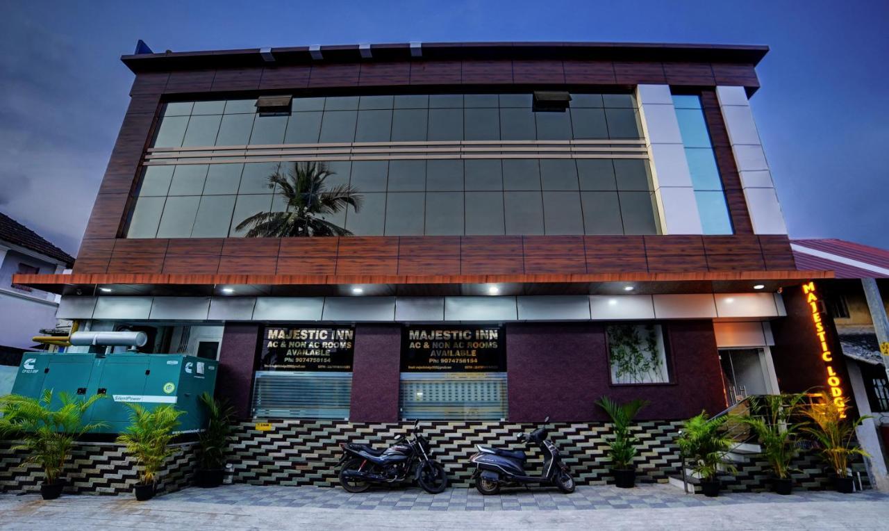 Treebo Trip Majestic Inn Thampanoor Thiruvananthapuram Екстер'єр фото