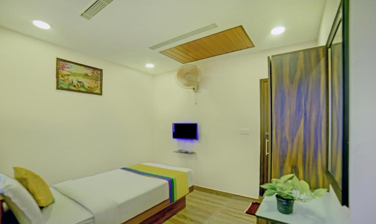 Treebo Trip Majestic Inn Thampanoor Thiruvananthapuram Екстер'єр фото