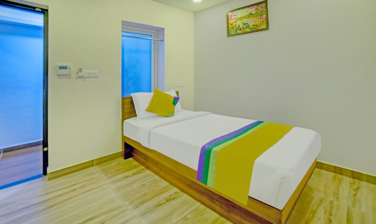 Treebo Trip Majestic Inn Thampanoor Thiruvananthapuram Екстер'єр фото