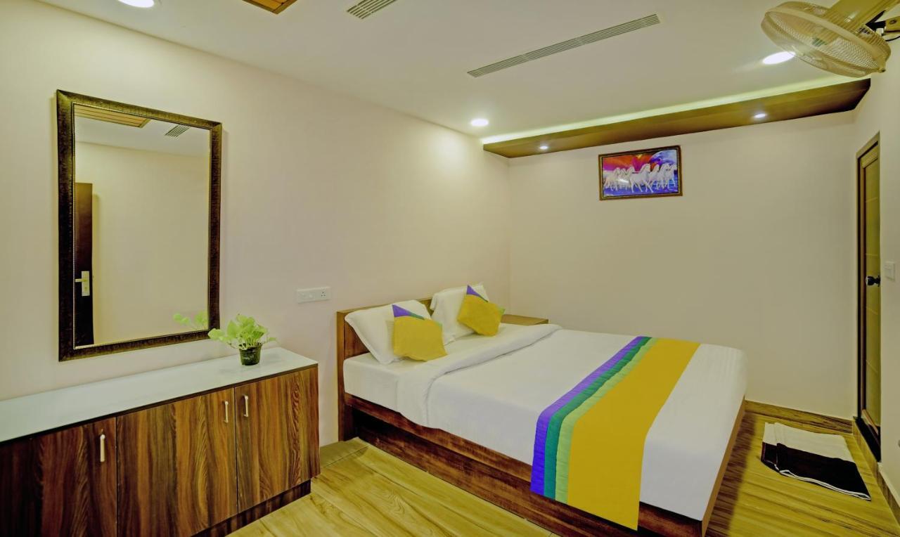 Treebo Trip Majestic Inn Thampanoor Thiruvananthapuram Екстер'єр фото
